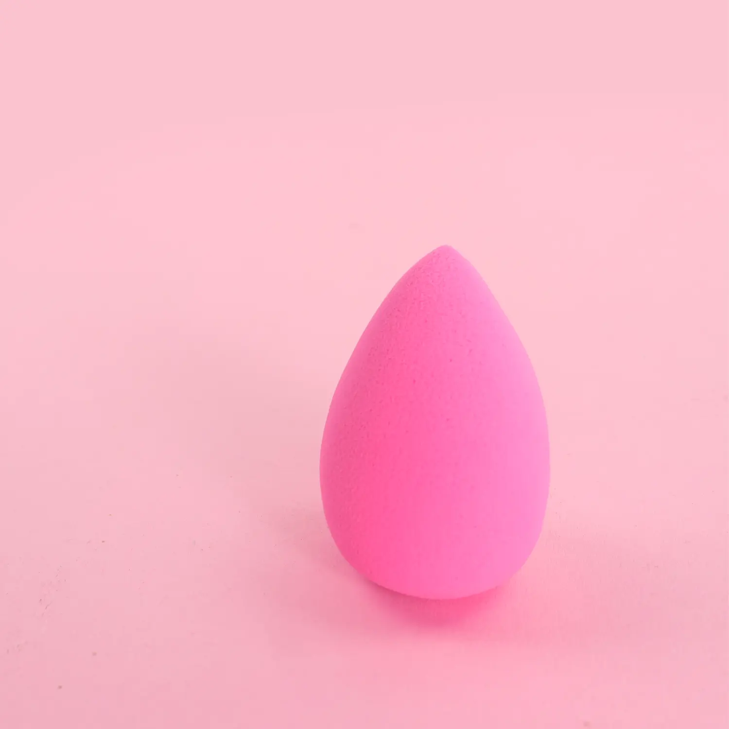 Blending Sponge Hot Pink - Image 2