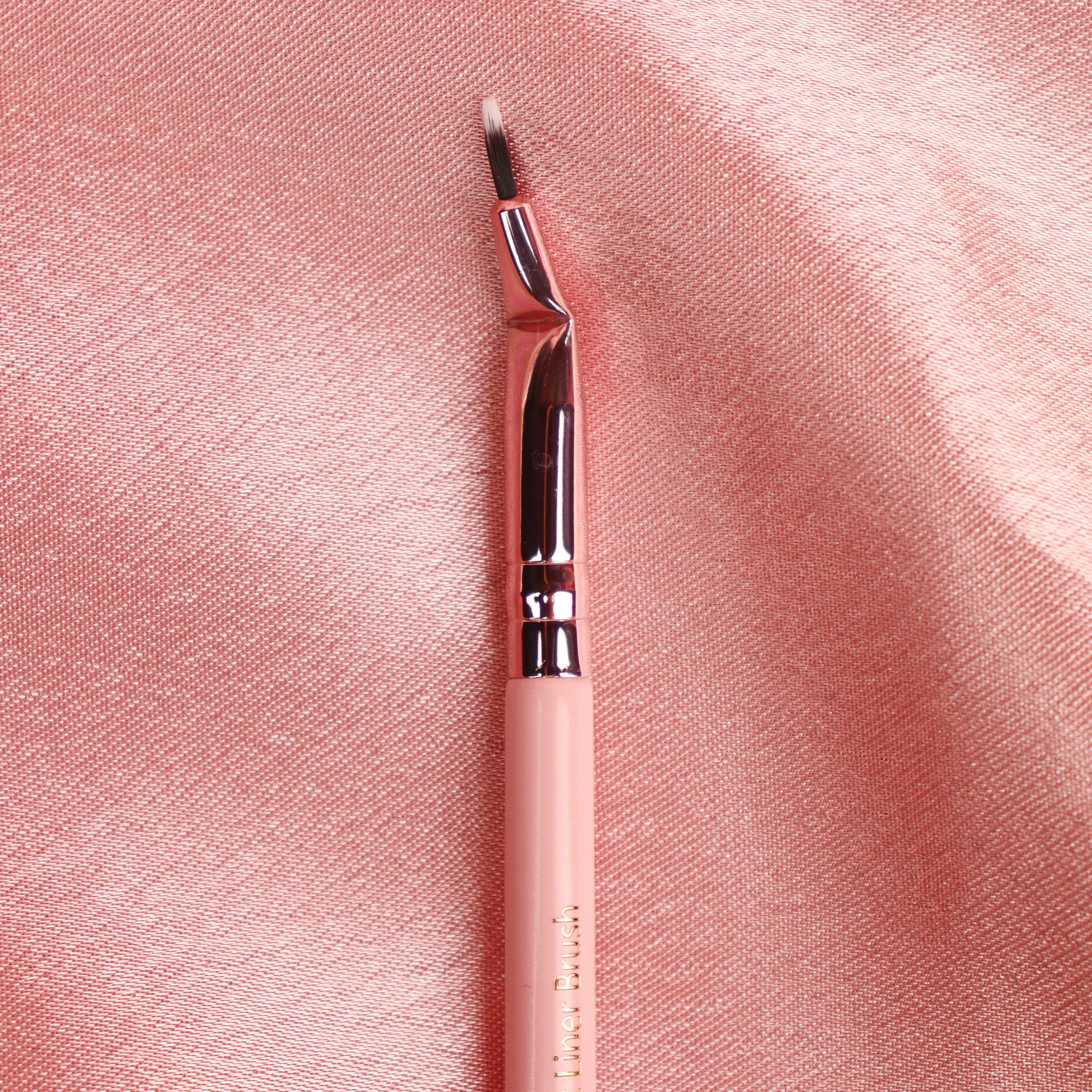 Soft Pink & Gold Bended Tight Liner Brush - Image 2