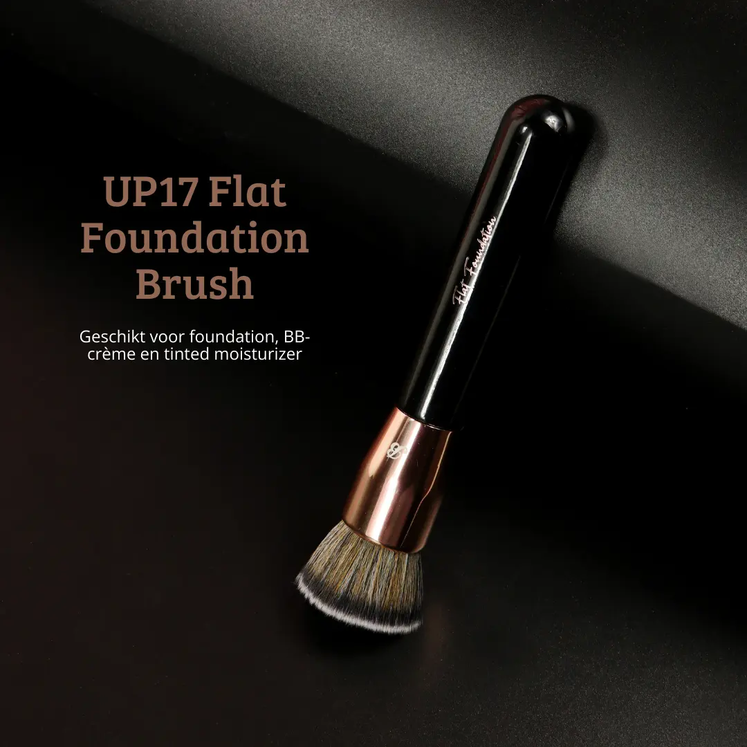 UP17 Flat Foundation Brush - Image 2