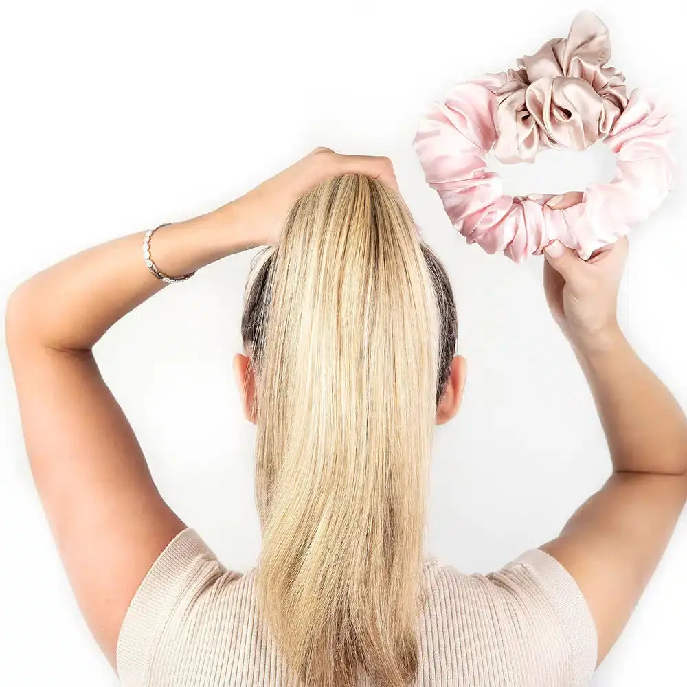 Heatless Curling Scrunchie - Image 3