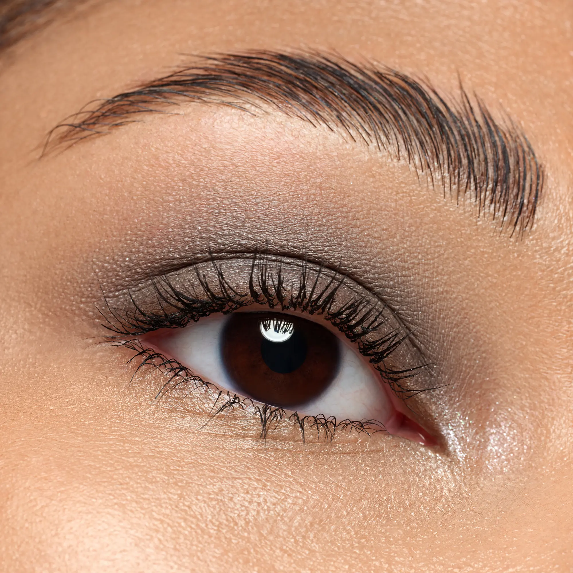 Diamond Treasures Cream To Powder Eyeshadow 030 Smokey Diamond - Image 5