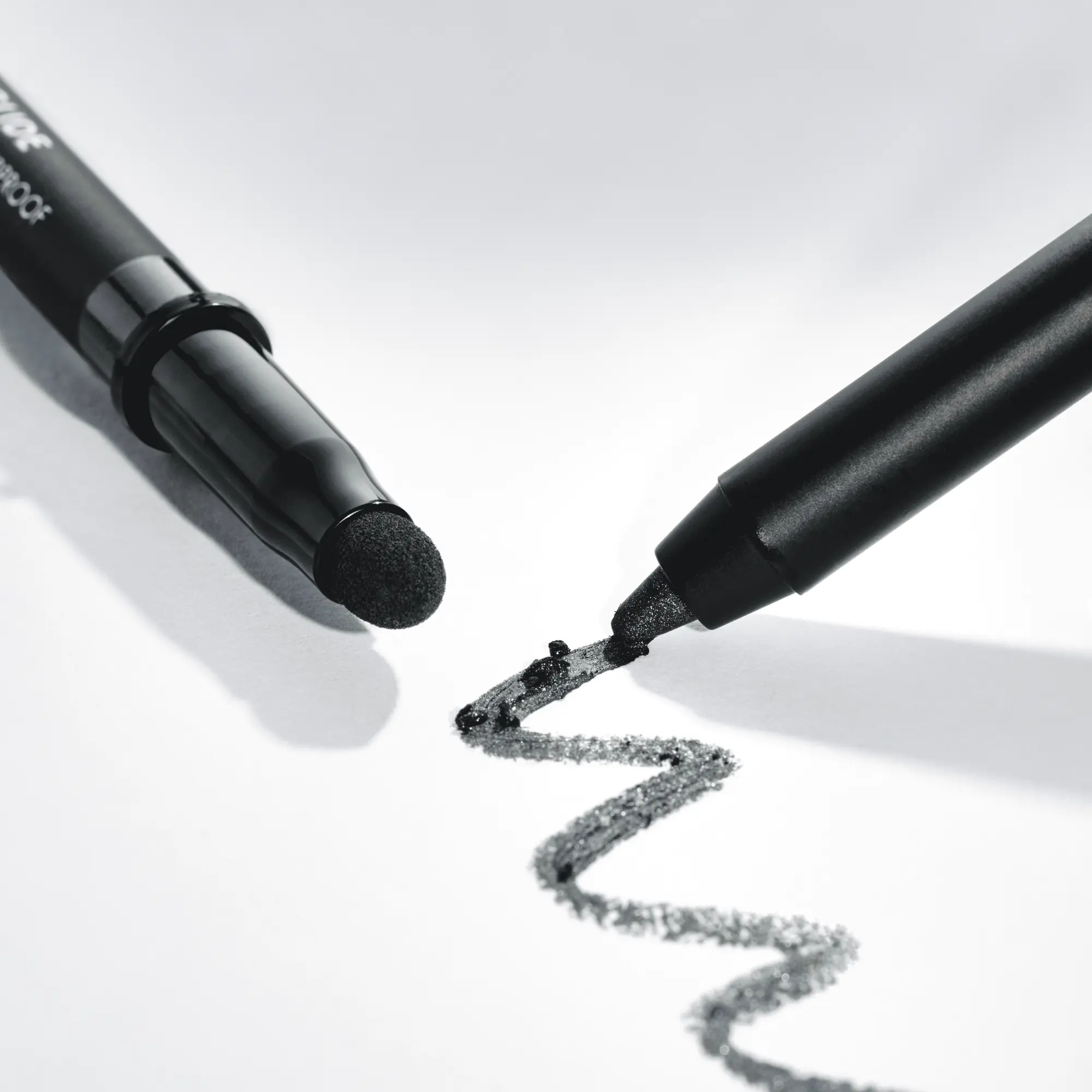 Jewel Glide Effect Eye Pencil 010 Black Diamond - Image 8