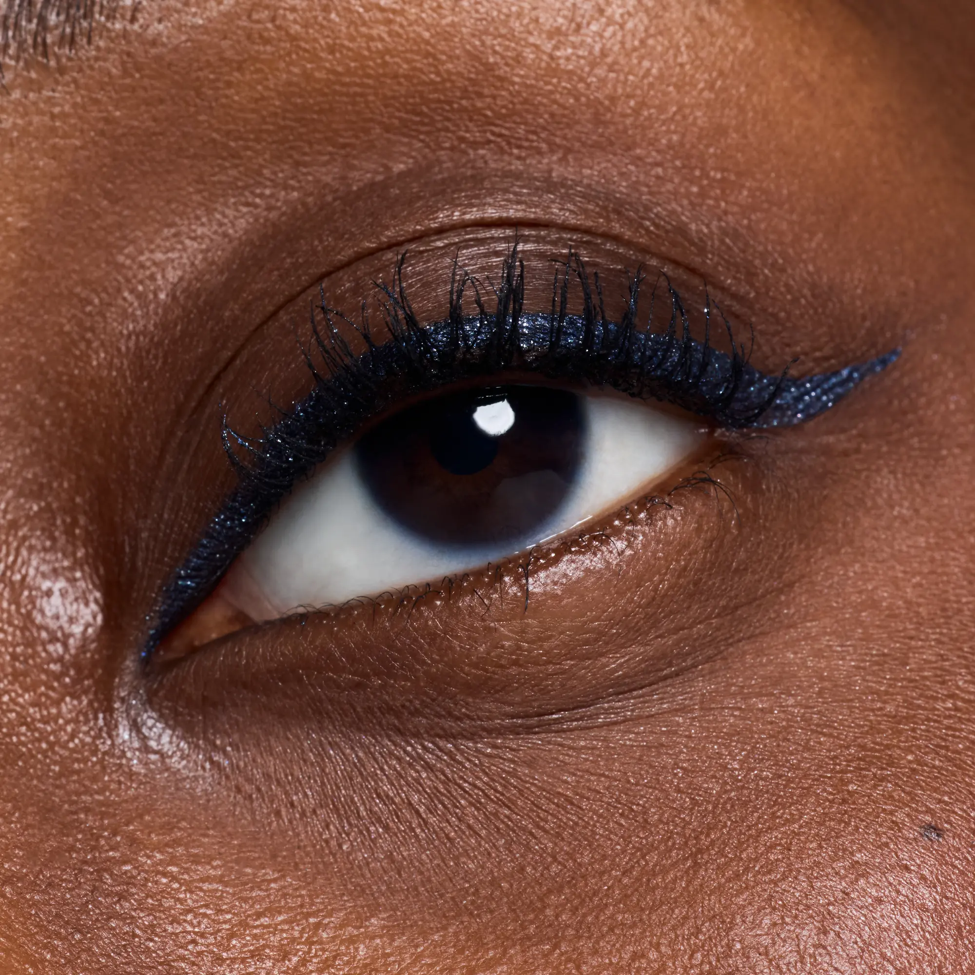Jewel Glide Effect Eye Pencil 030 Midnight Sapphire - Image 3