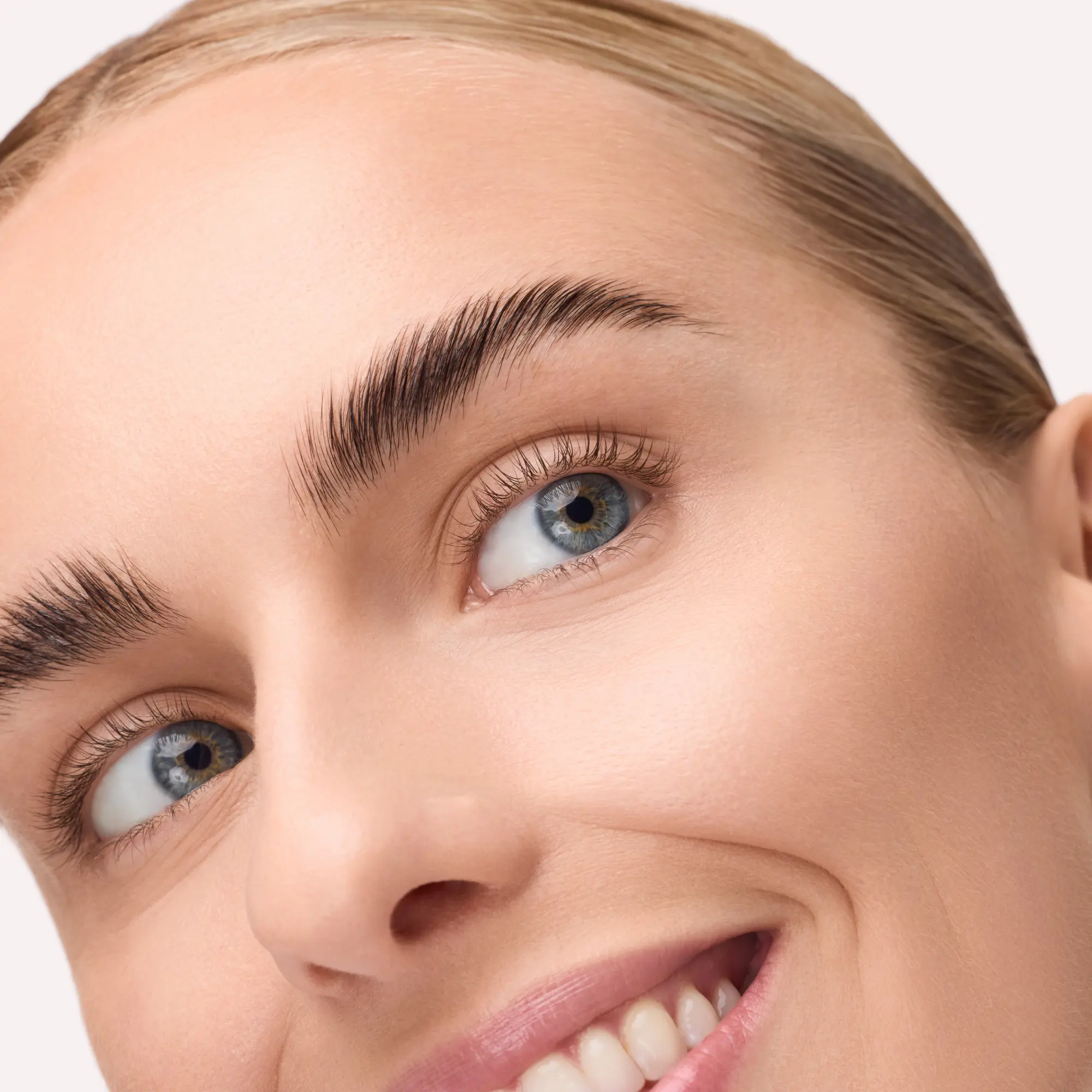 Lift & Laminate Brow Gel 010 Transparent - Image 5