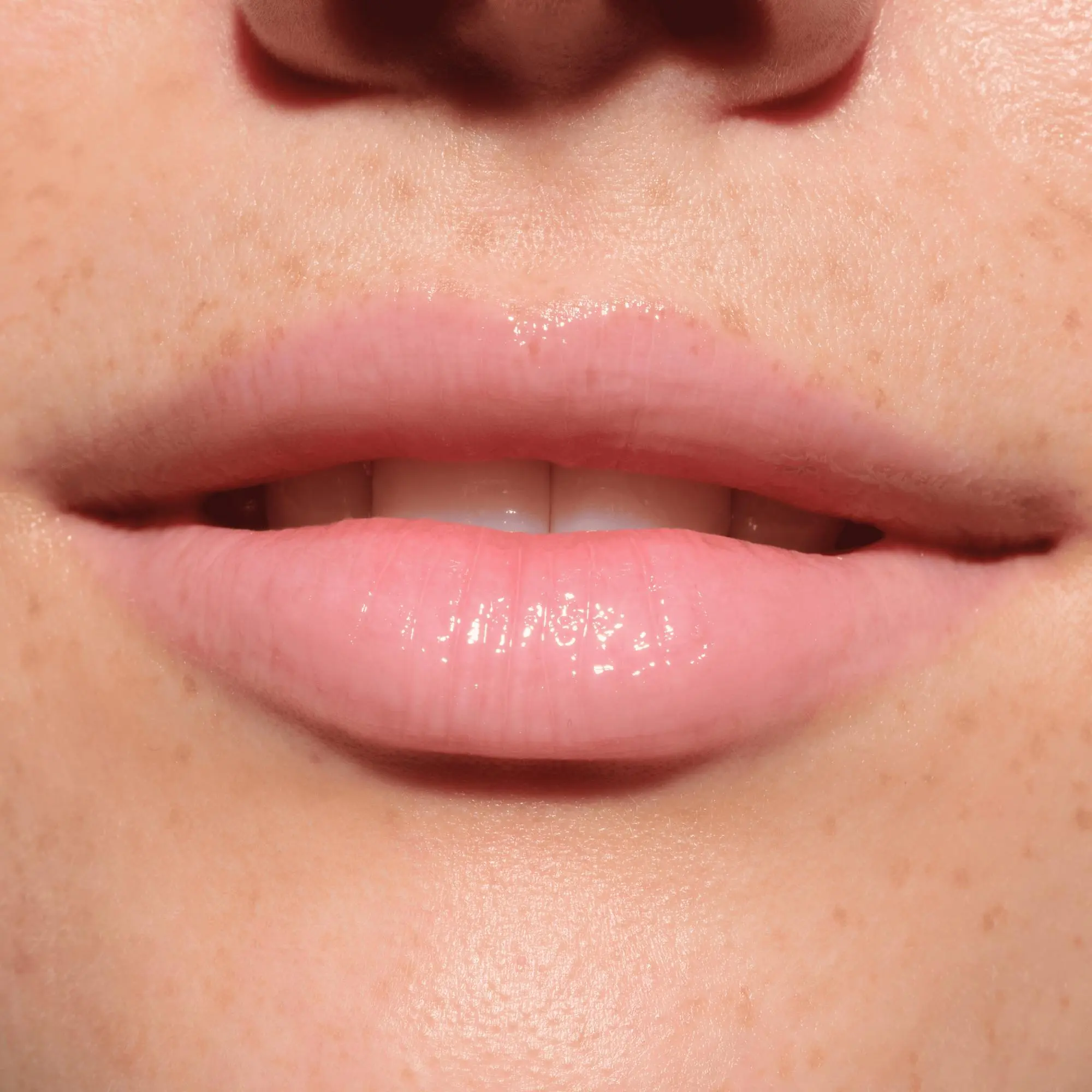Melt & Plump Juicy Lip Plumper 010 More Amore - Image 4