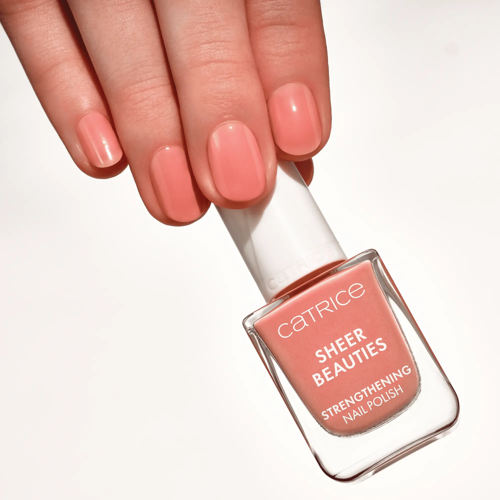 Sheer Beauties Strengthening Nail Polish 050 Peonies, Please! - Image 2