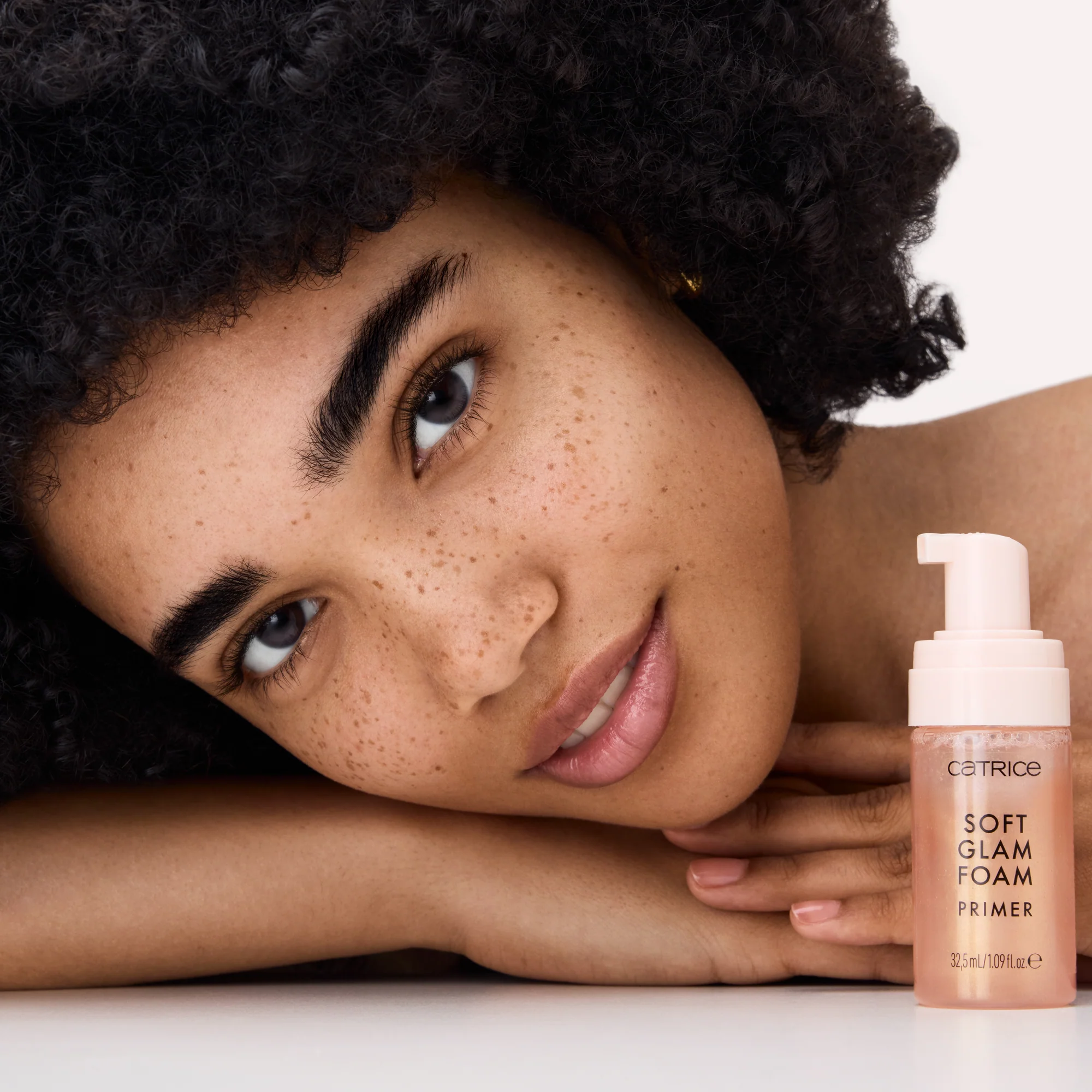 Soft Glam Foam Primer 010 Beyond The Cloud - Image 2