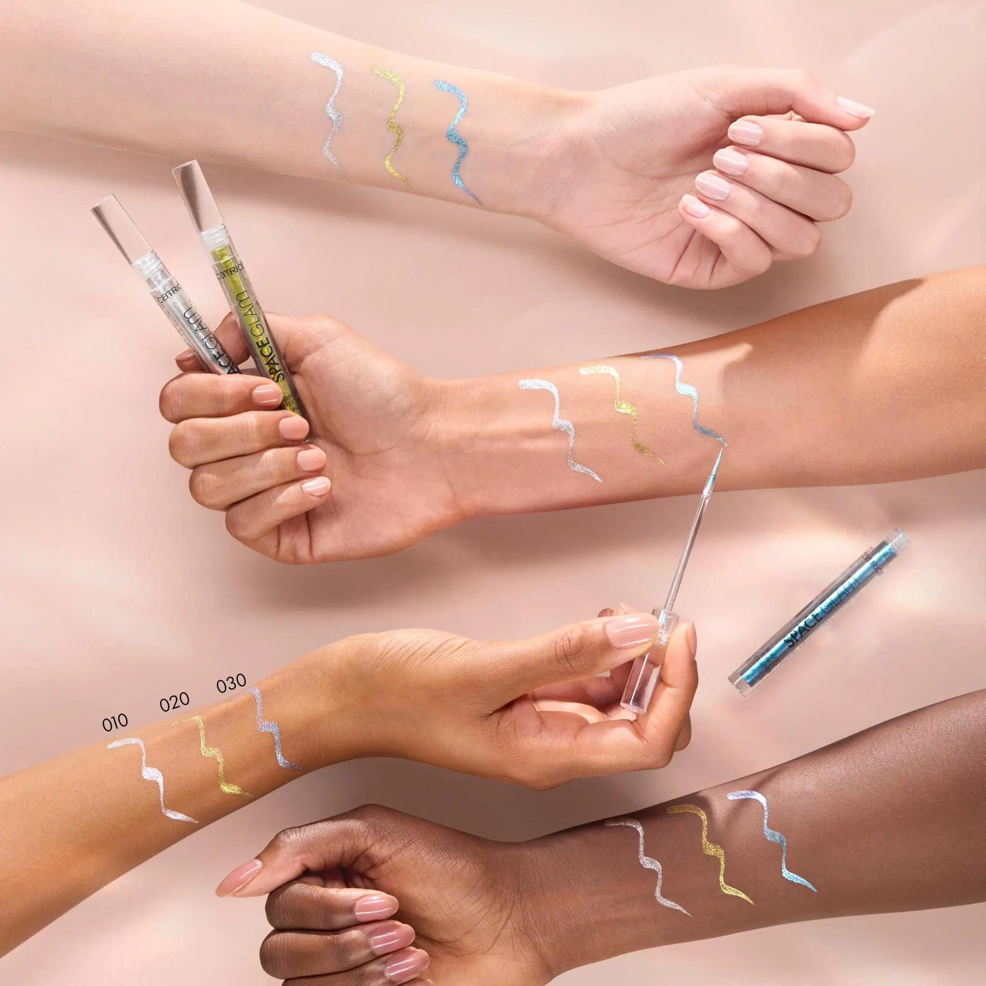 Space Glam Liquid Effect Eyeliner 020 Galactic Glitter - Image 2