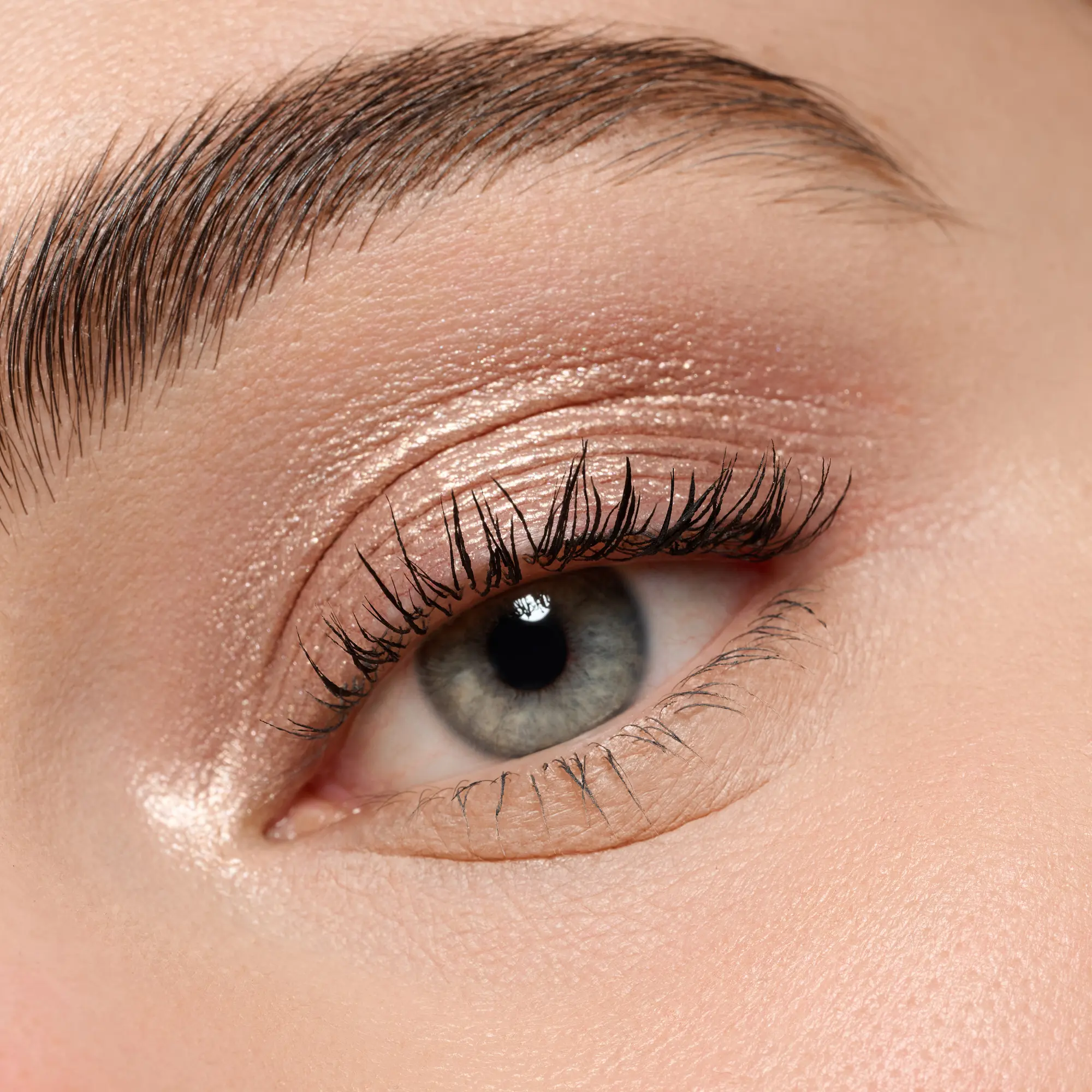 Mono Eyeshadow Pearly 02 Silky Taupe - Image 3