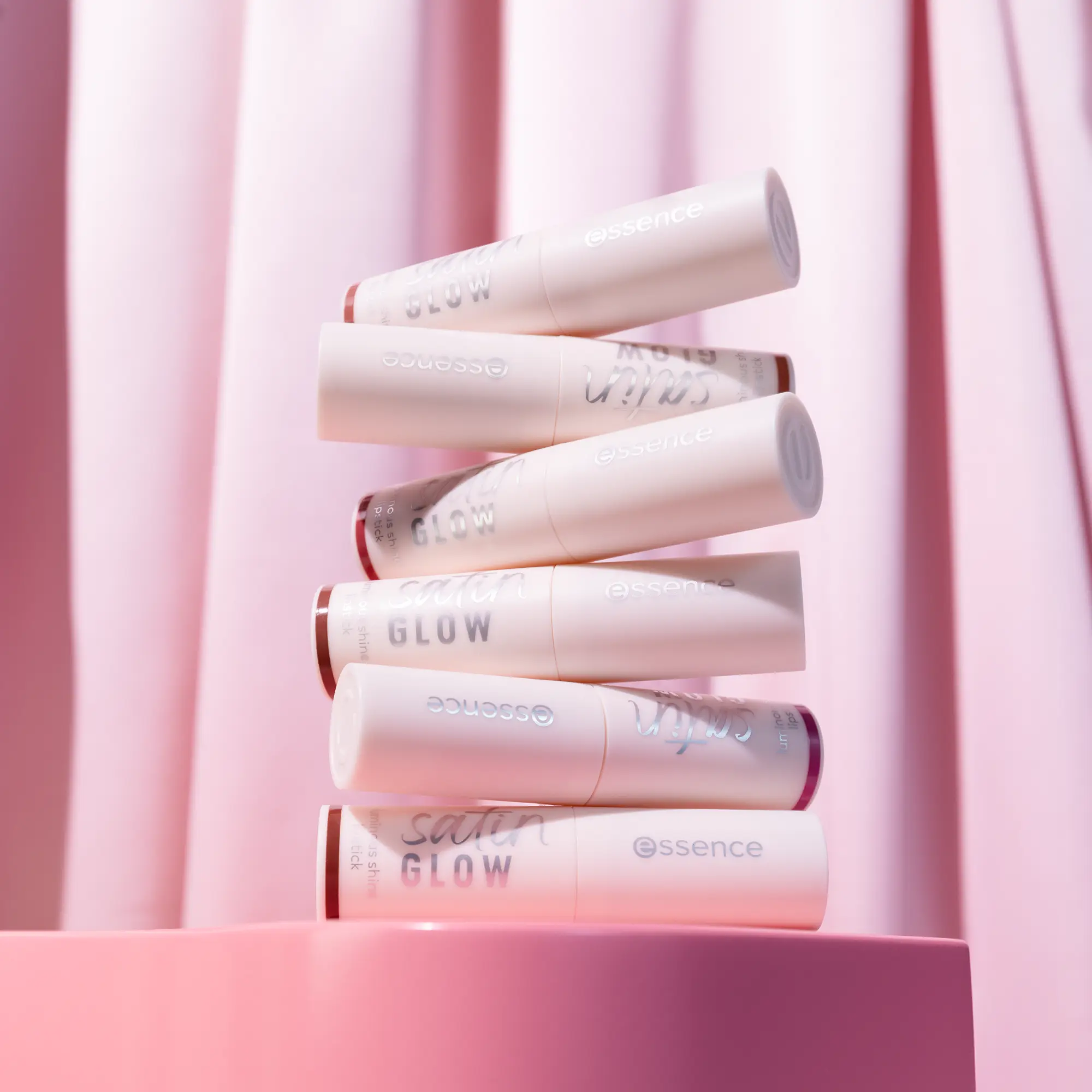 Satin Glow Luminous Shine Lipstick 04 Let´s Get Mauvin - Image 7