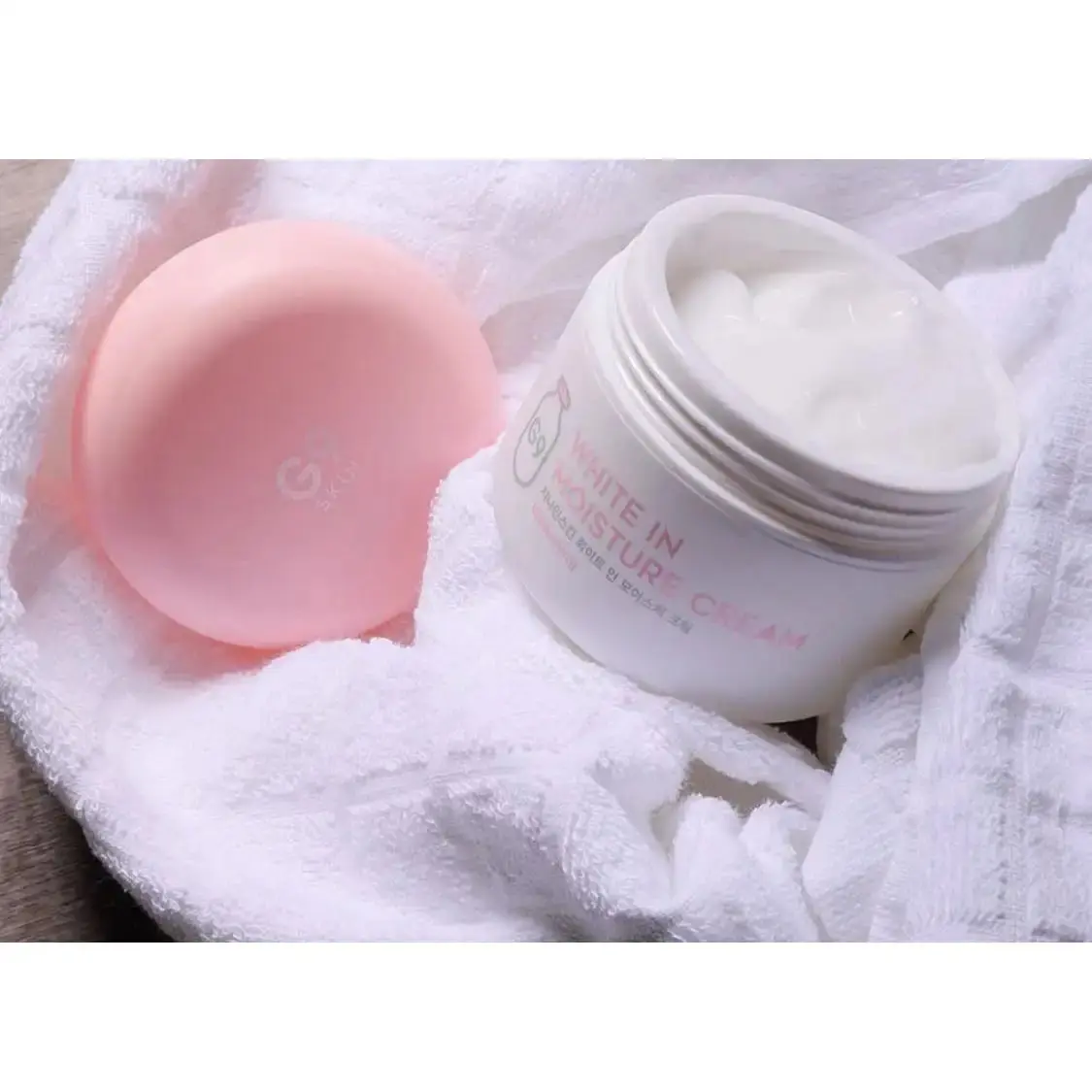 White In Moisture Cream - Image 3