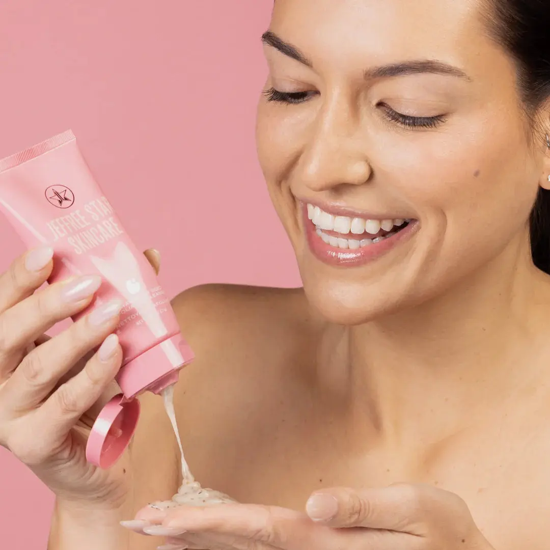 Strawberry Seed Exfoliating Cleanser - Image 3