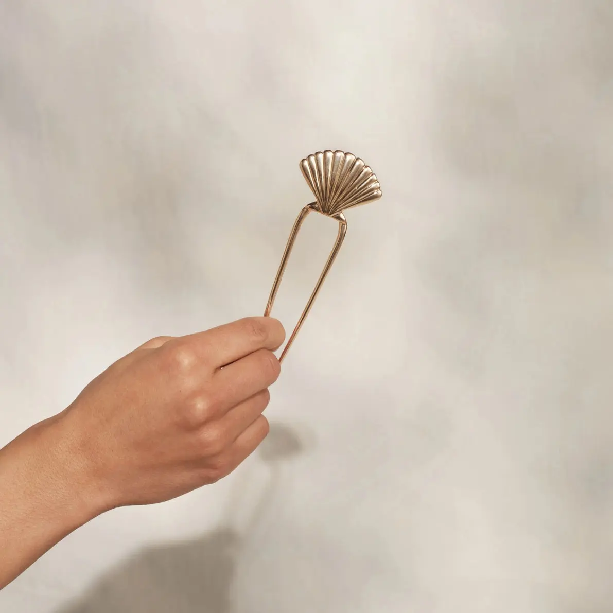 Metal Clam Shell French Hair Pin Gold - Image 3
