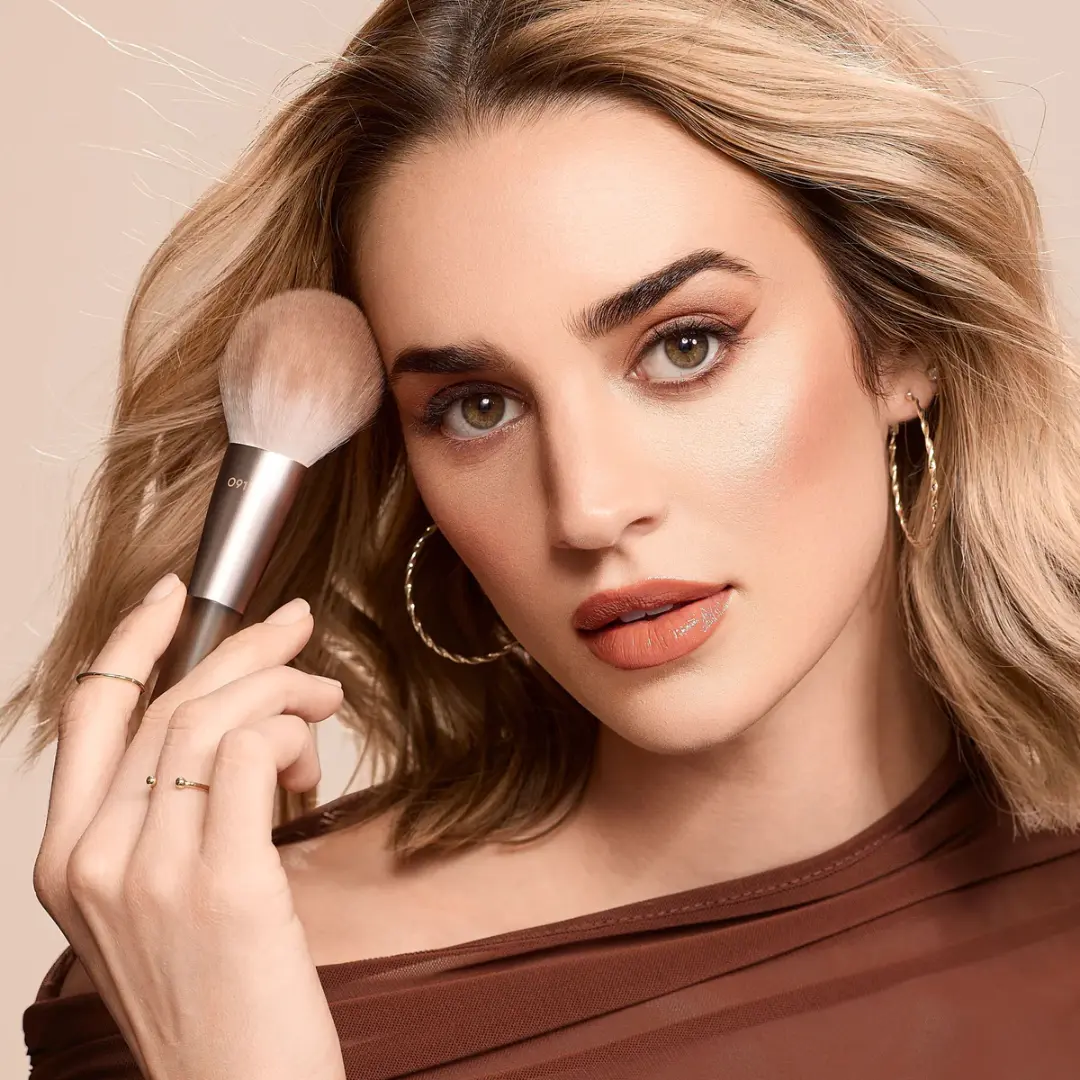 New Nudes Hazy Finish Powder Brush - Image 3
