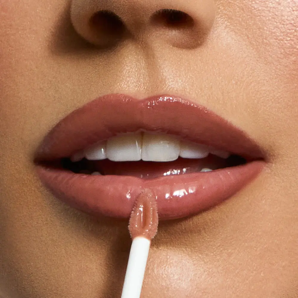 Satin Lip Glaze Almond Butter - Image 4